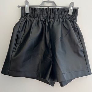 CHUU One Size Faux Leather Shorts